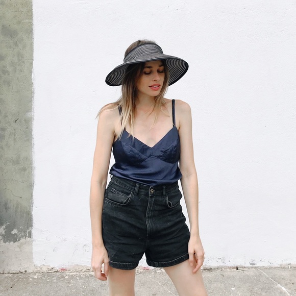 m e e t • y o u r • p o s h e r •  @kateeloften - Picture 11 of 12